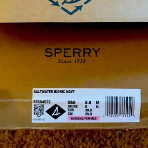 Never worn 8.5 Sperry Saltwater Bionic Navy
